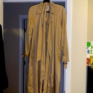 GAP lightweight trench coat size M